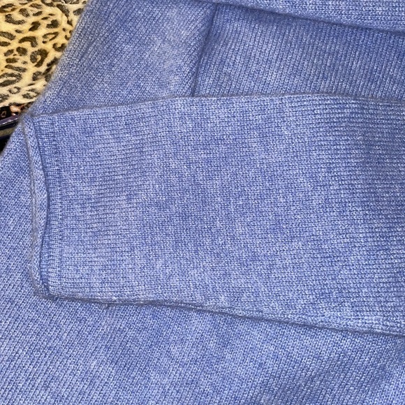 Cashmere sky blue sweater. - Picture 3 of 8